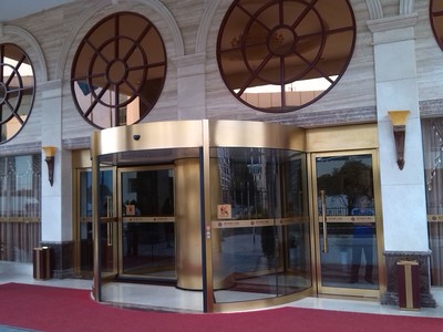 旋轉門首選廣東堅鋒JFMY，覆蓋華南所有城市售后服務無憂